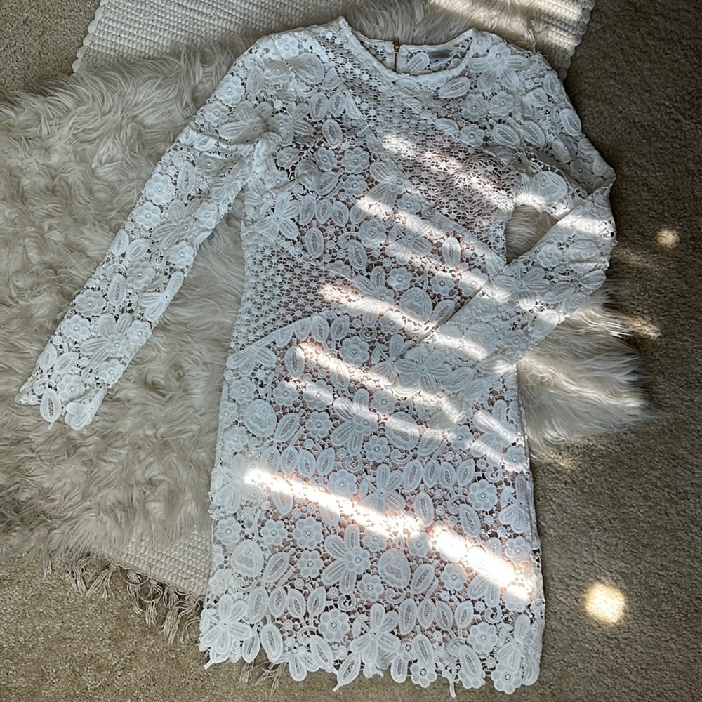 SELFIE LESLIE WHITE LACE DETAIL DRESS